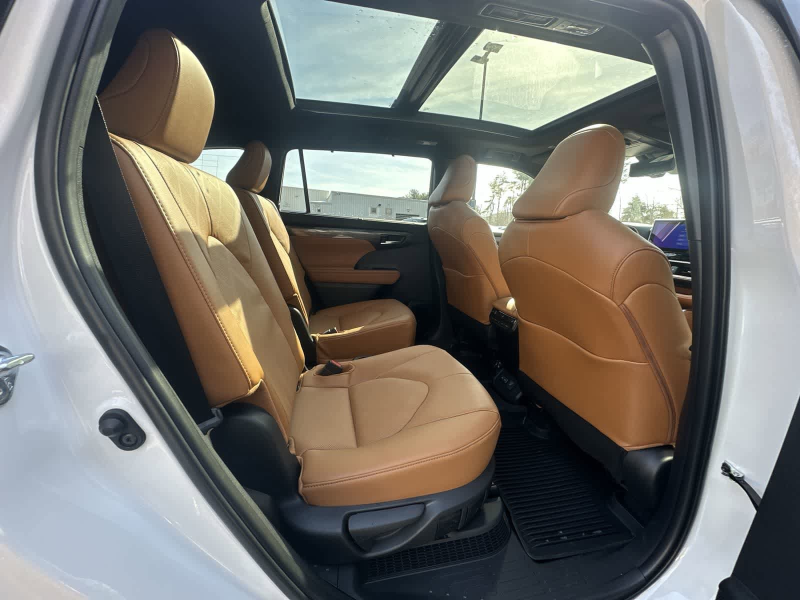 Thumbnail: 2025 Toyota Highlander - 39