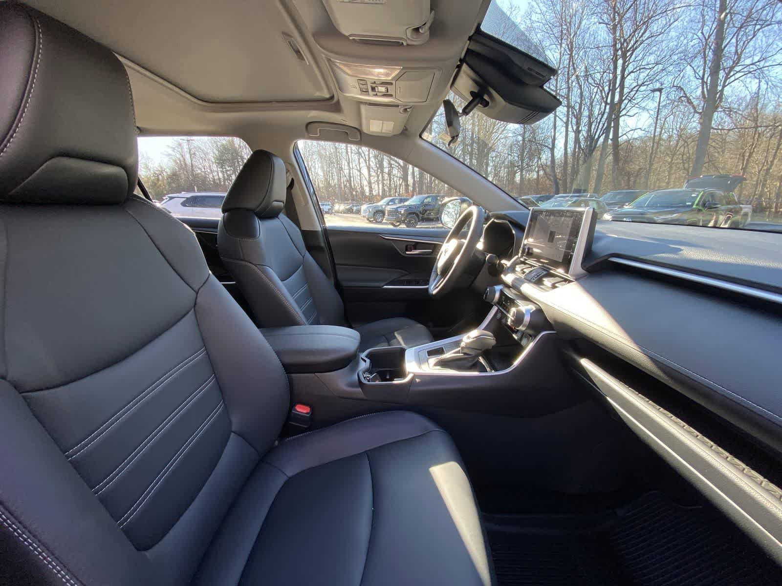 Thumbnail: 2025 Toyota RAV4 - 26