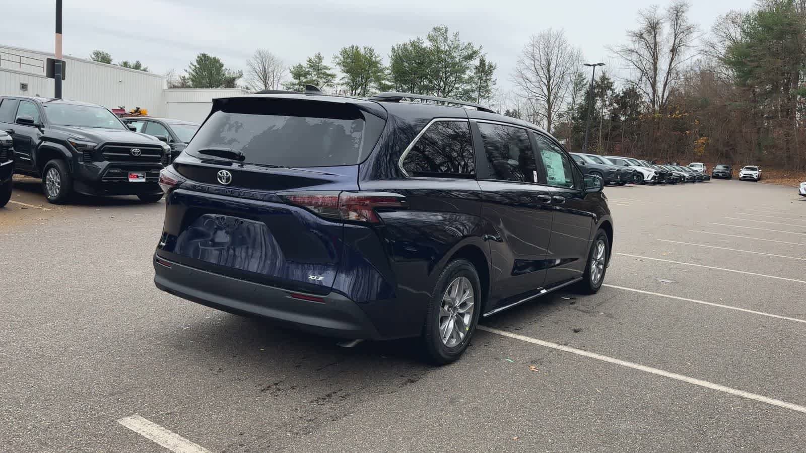 Thumbnail: 2026 Toyota Sienna - 8