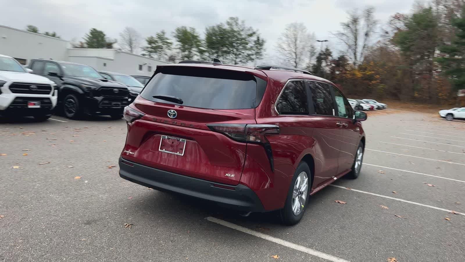 Thumbnail: 2025 Toyota Sienna - 8