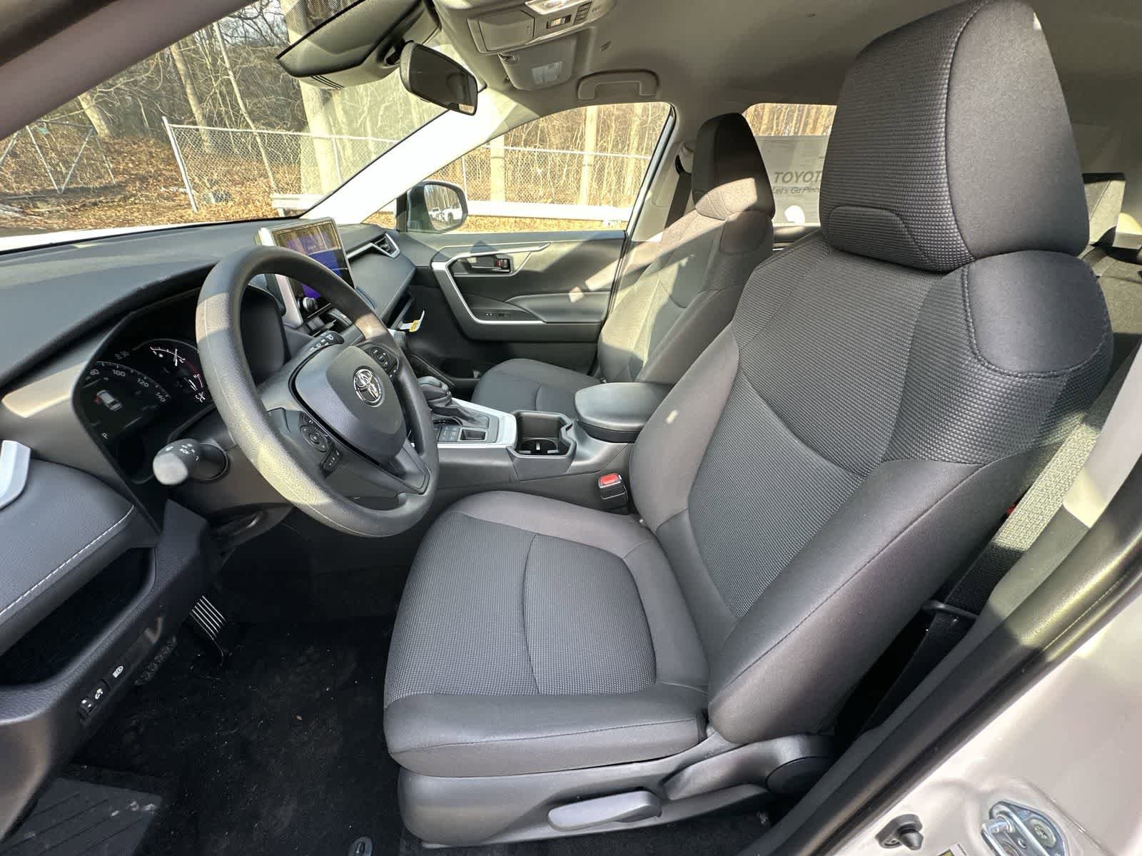 Thumbnail: 2025 Toyota RAV4 - 27