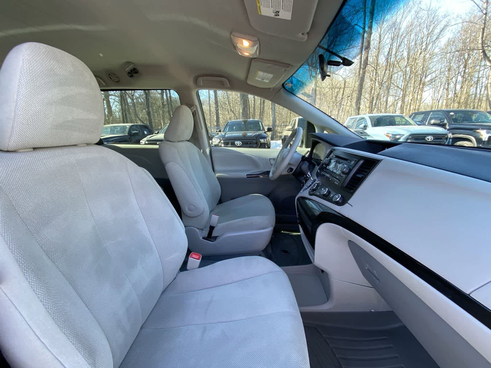 Thumbnail: 2013 Toyota Sienna - 28