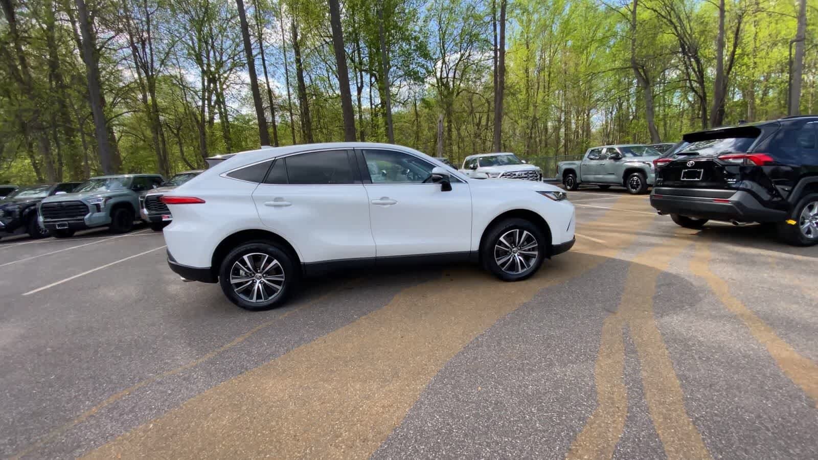 Thumbnail: 2023 Toyota Venza - 9