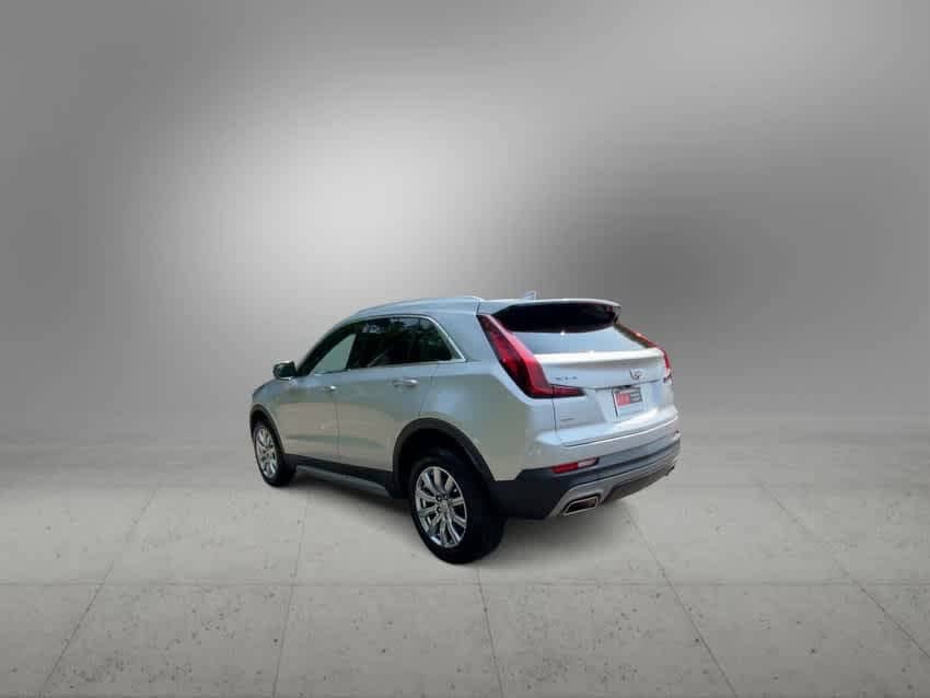 Thumbnail: 2022 Cadillac XT4 - 6