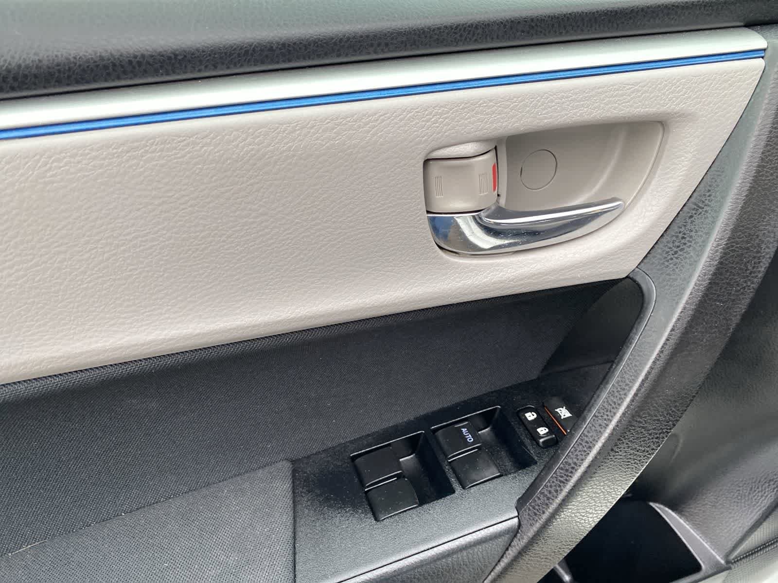 Thumbnail: 2015 Toyota Corolla - 21