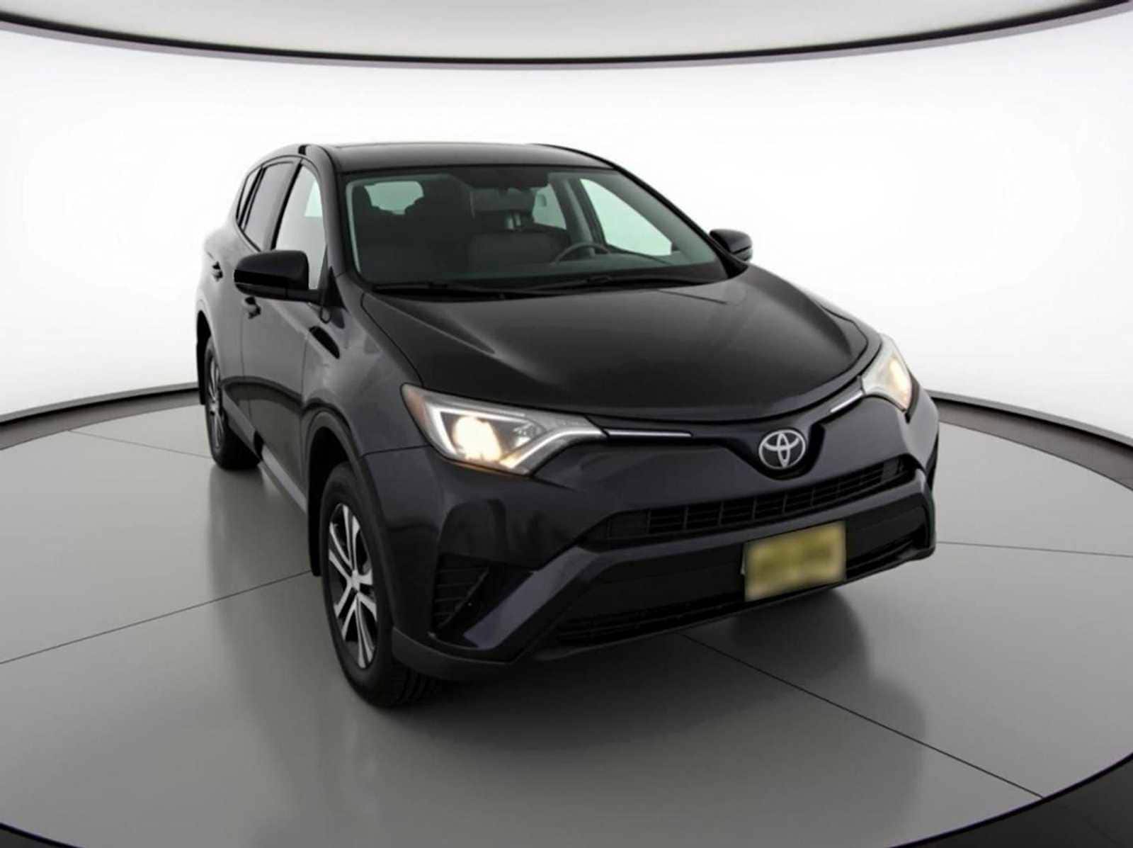Thumbnail: 2018 Toyota RAV4 - 3