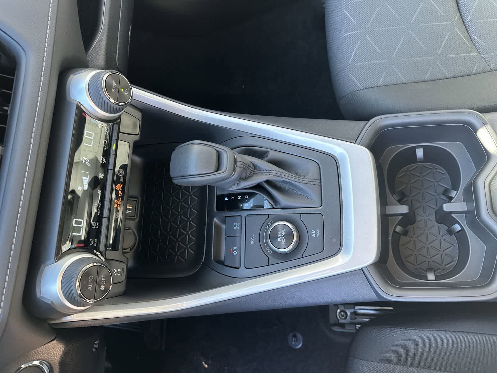 Thumbnail: 2025 Toyota RAV4 - 22