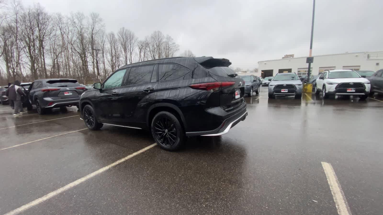 Thumbnail: 2025 Toyota Highlander - 12