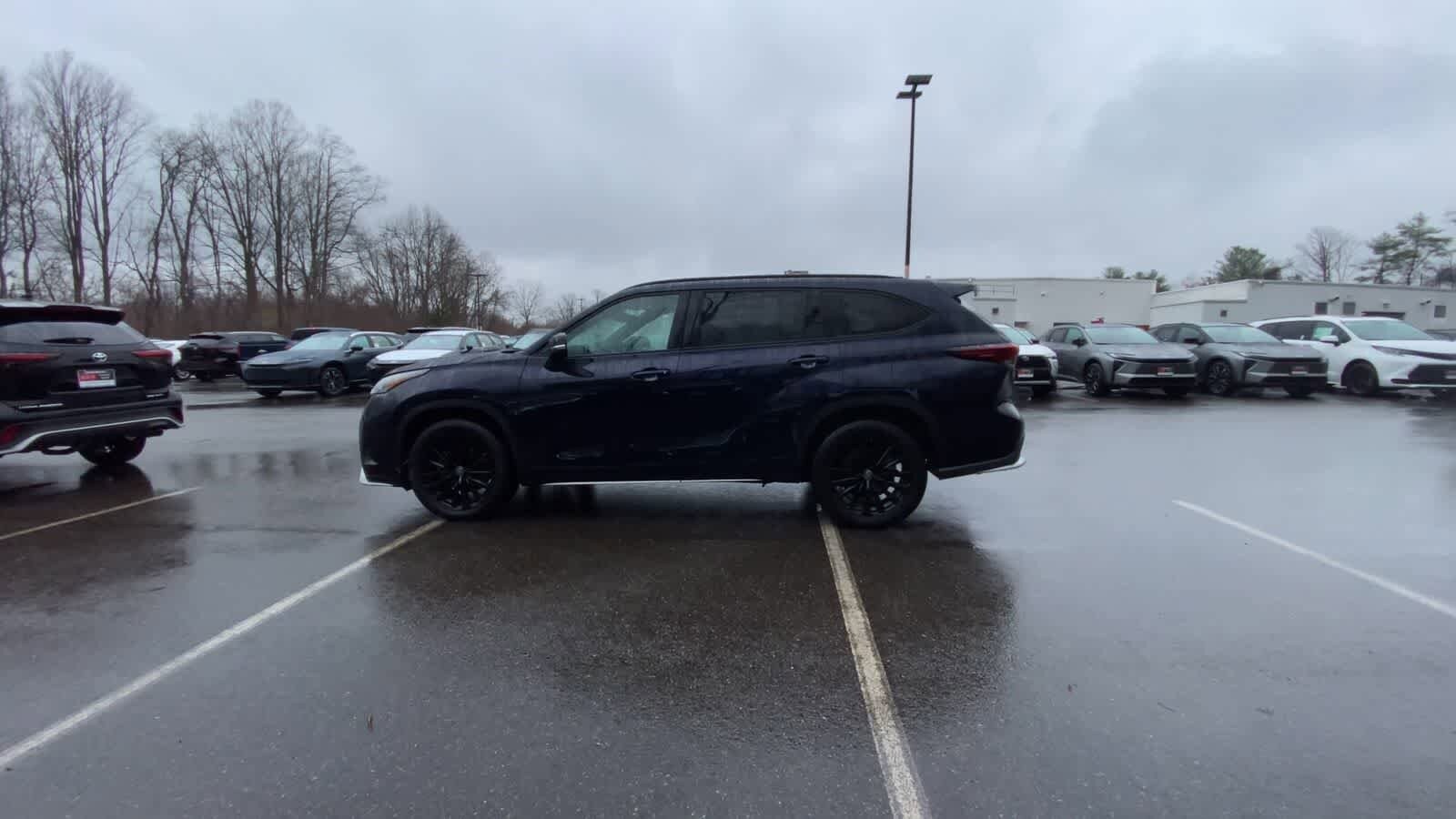 Thumbnail: 2025 Toyota Highlander - 10