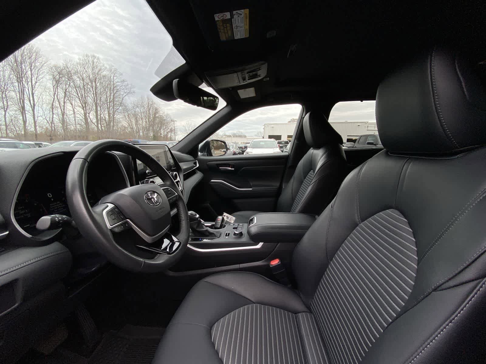 Thumbnail: 2025 Toyota Highlander - 17