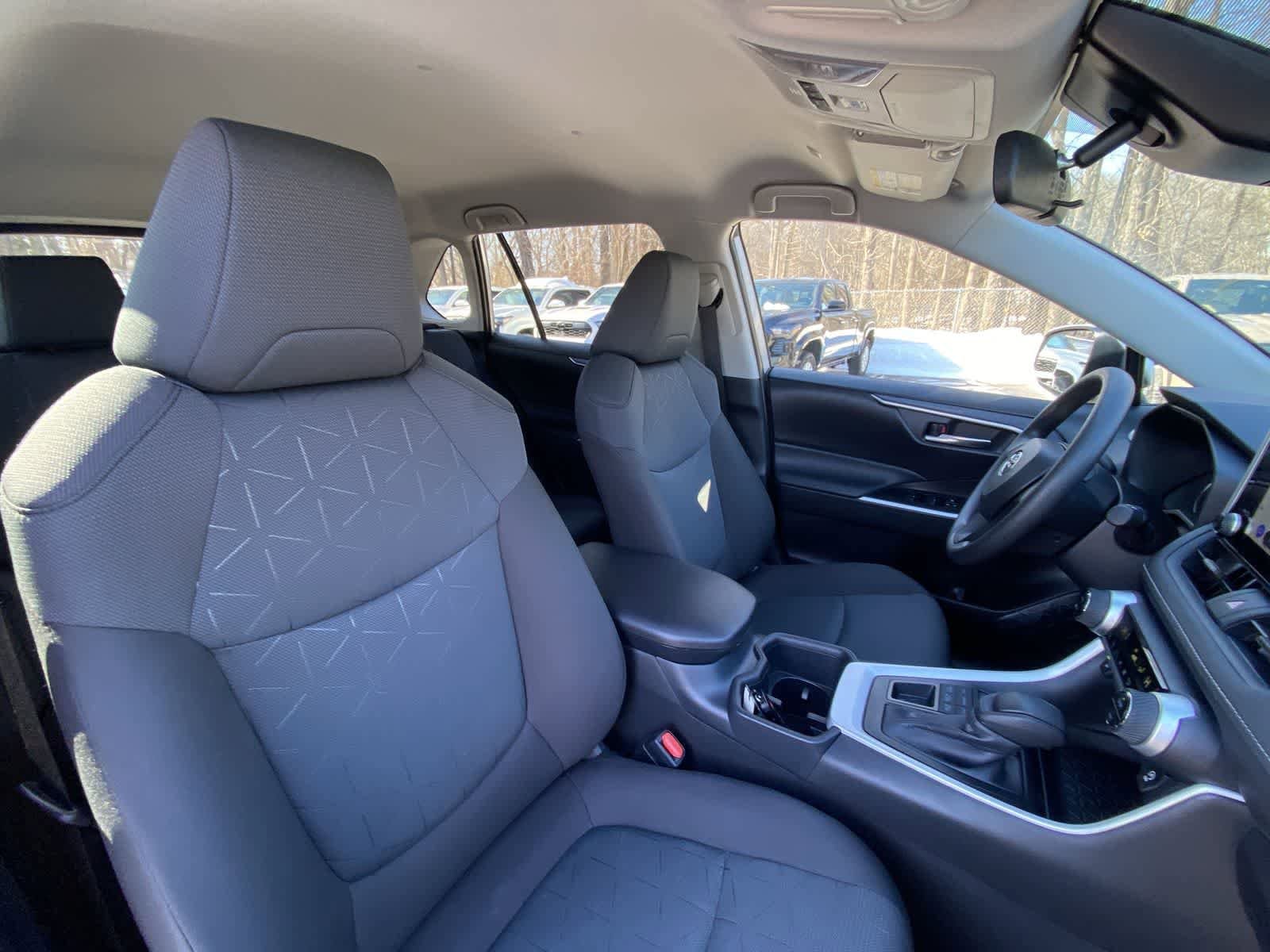 Thumbnail: 2025 Toyota RAV4 - 29