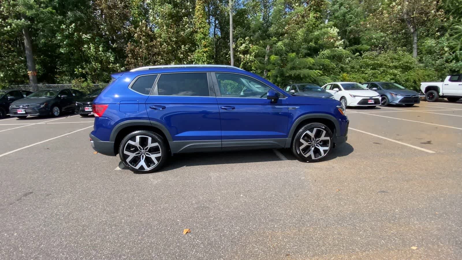 Thumbnail: 2022 Volkswagen Taos - 9