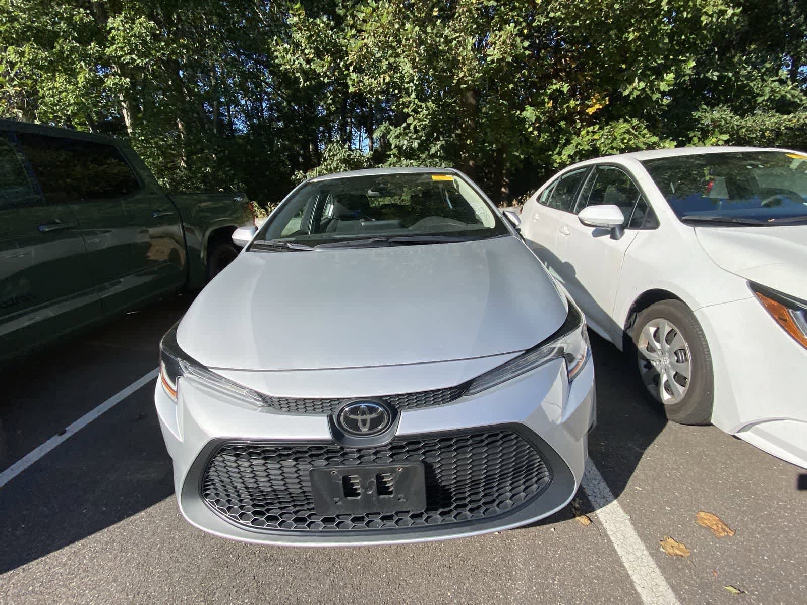 Used 2022 Toyota Corolla LE with VIN 5YFEPMAE9NP359511 for sale in Northfield, Minnesota