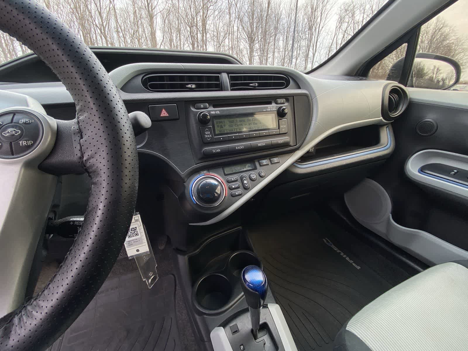 Thumbnail: 2012 Toyota Prius c - 22