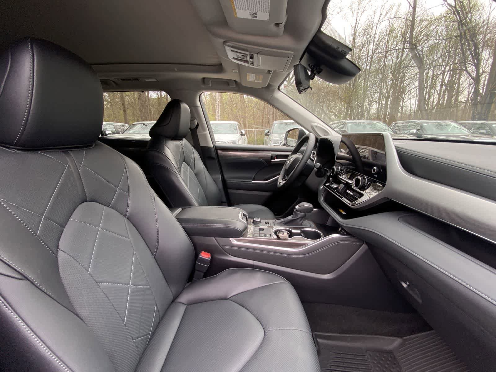 Thumbnail: 2025 Toyota Highlander - 24