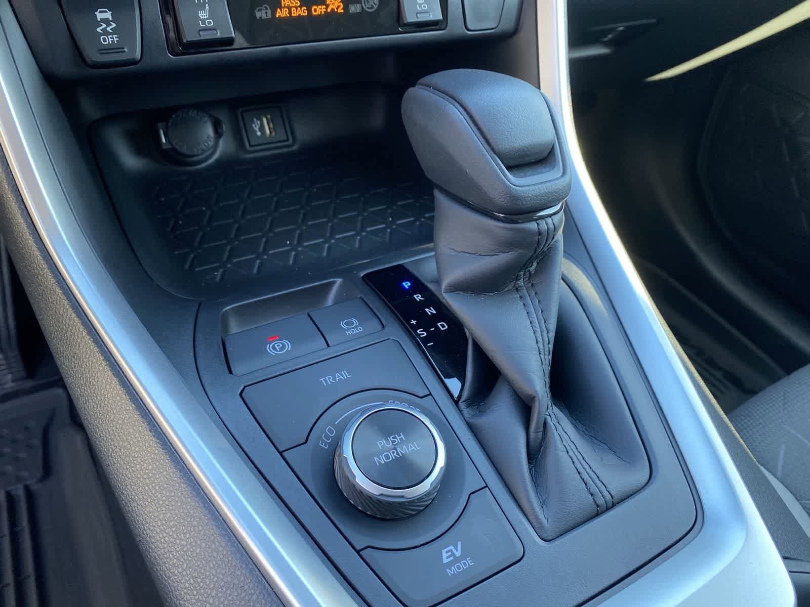 Thumbnail: 2025 Toyota RAV4 - 28