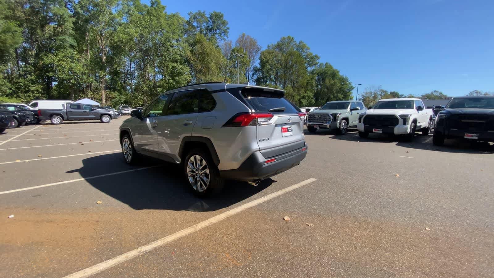 Thumbnail: 2021 Toyota RAV4 - 6