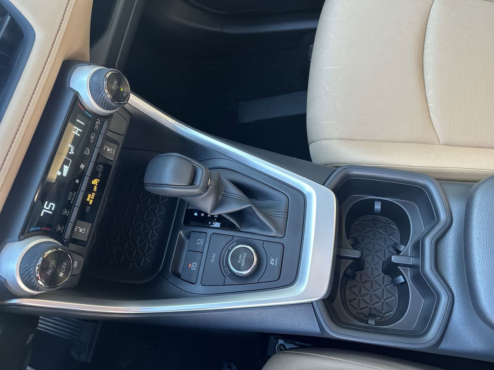 Thumbnail: 2025 Toyota RAV4 - 24