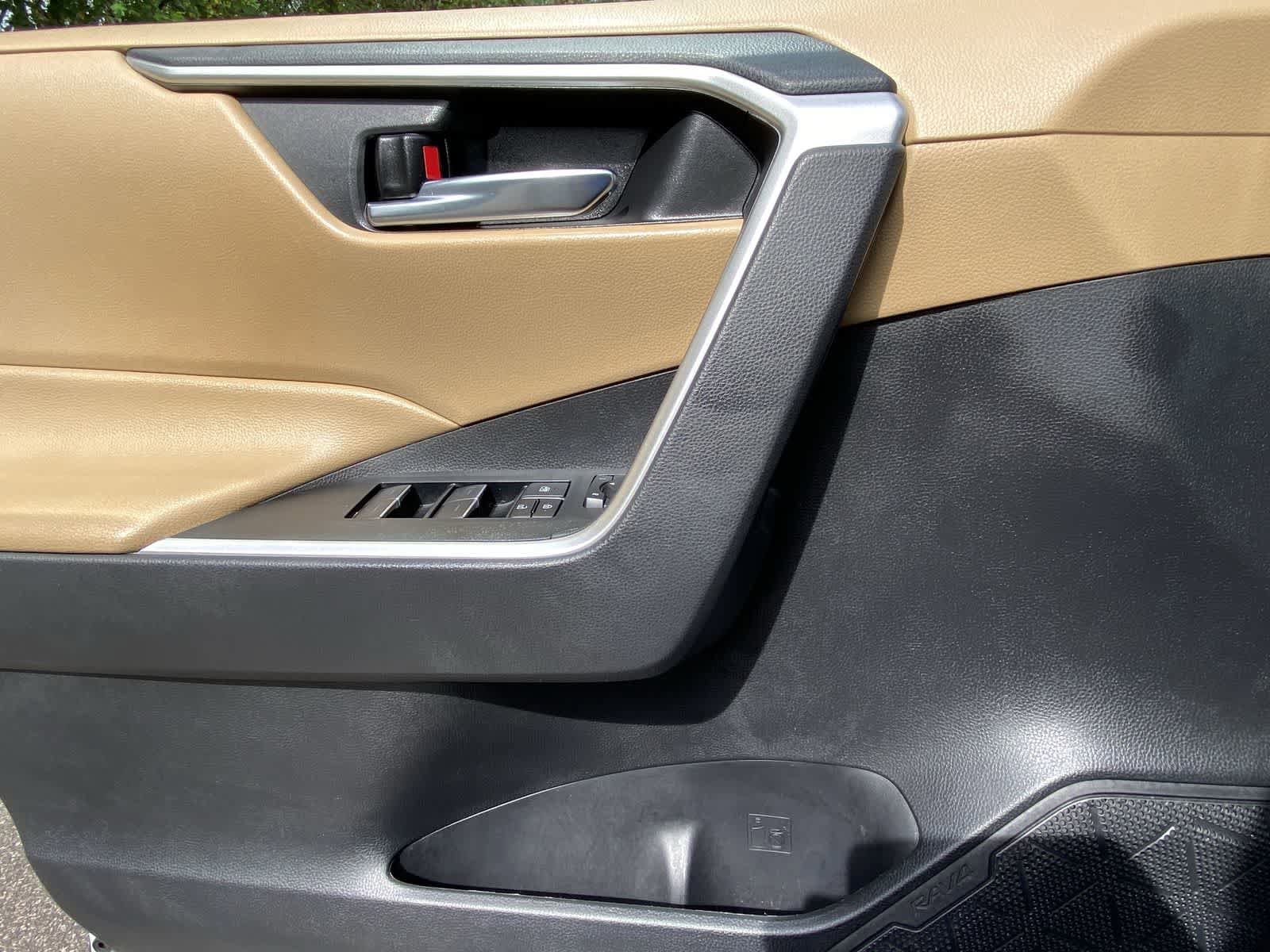 Thumbnail: 2022 Toyota RAV4 - 15