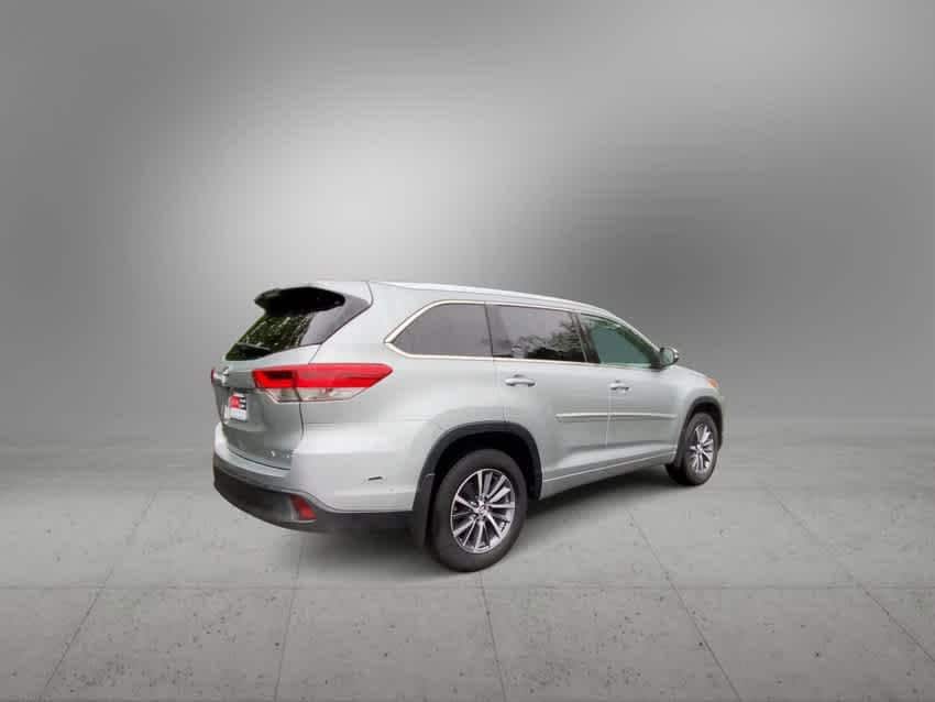 Thumbnail: 2018 Toyota Highlander - 8