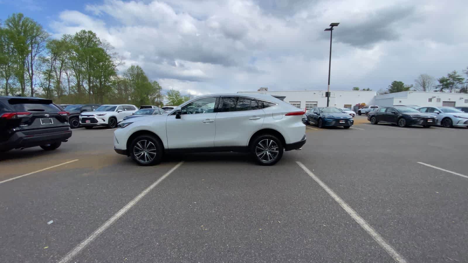 Thumbnail: 2023 Toyota Venza - 5