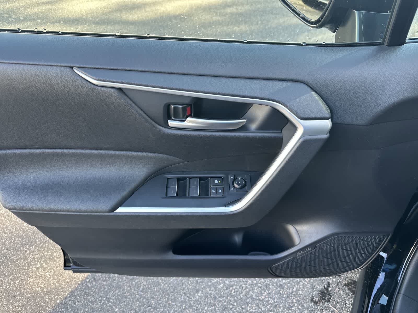 Thumbnail: 2025 Toyota RAV4 - 17