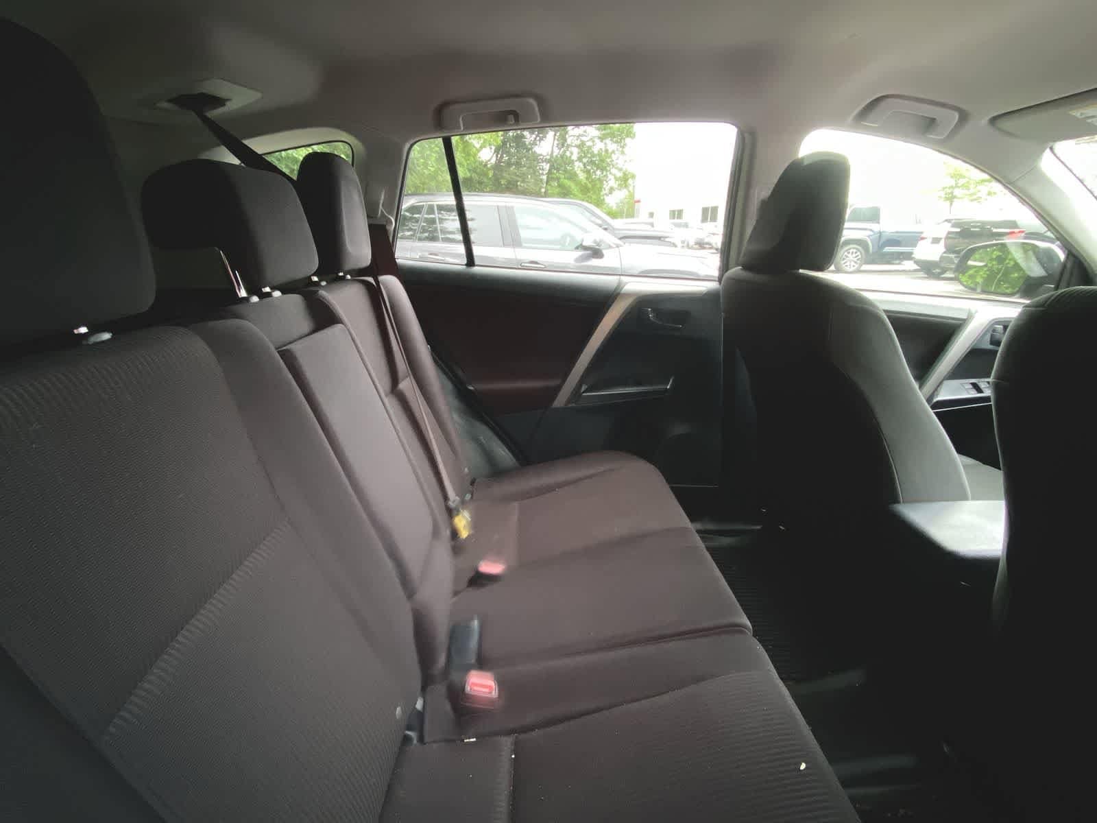 2017 Toyota RAV4 LE 6