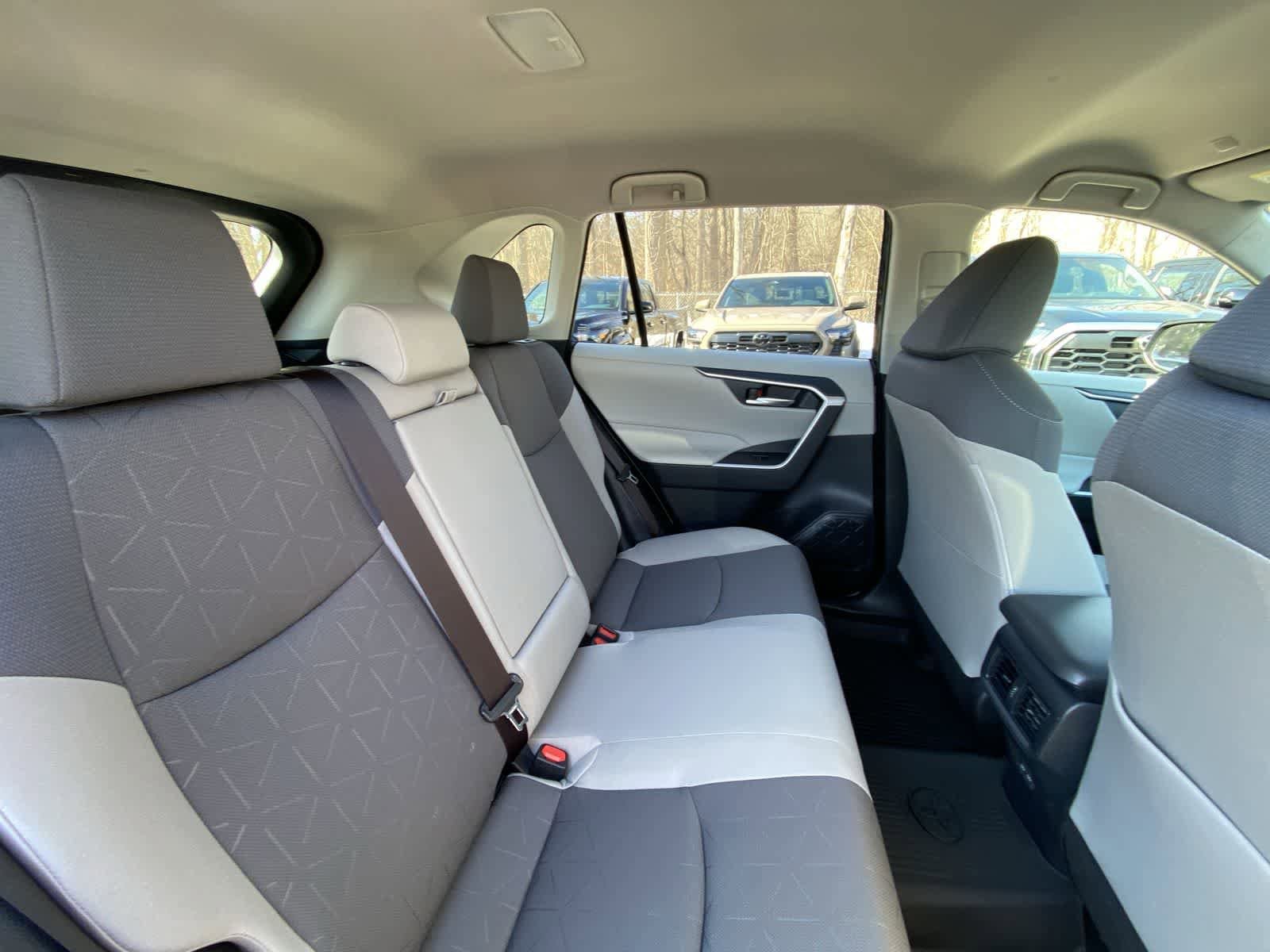 Thumbnail: 2025 Toyota RAV4 - 23