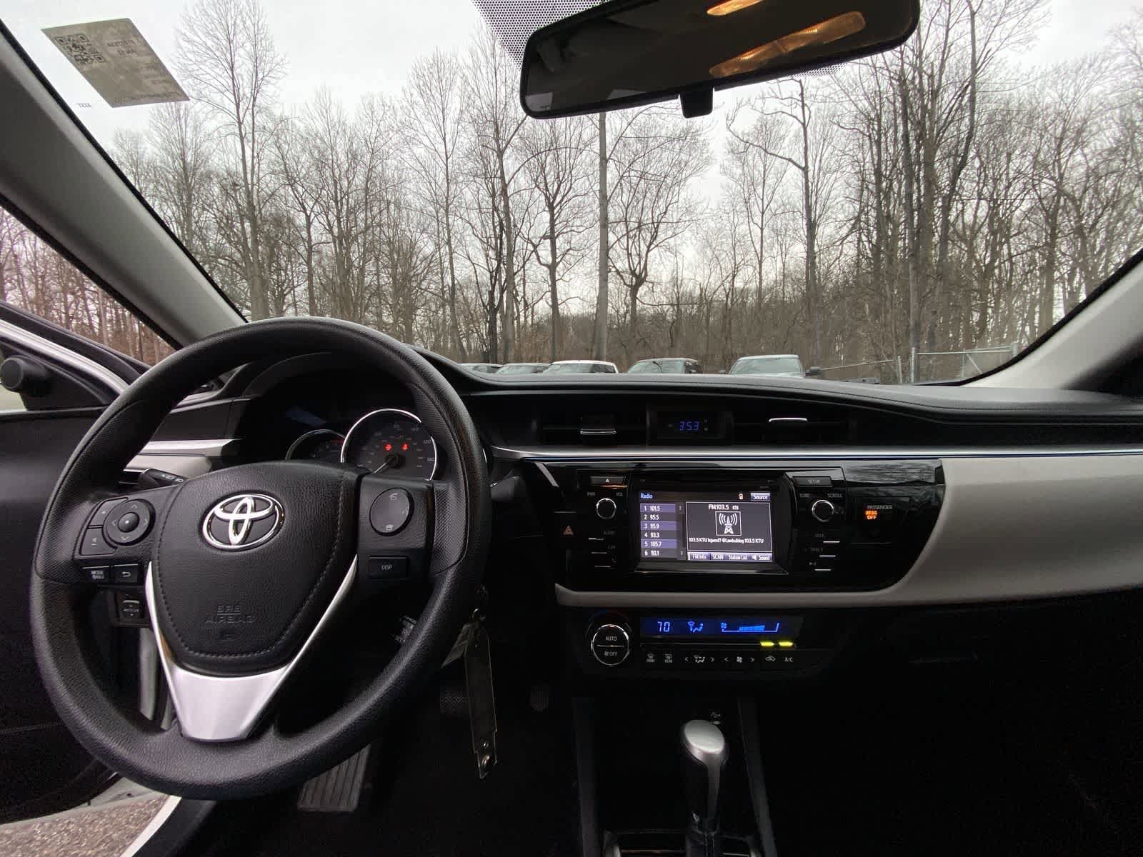 Thumbnail: 2015 Toyota Corolla - 25