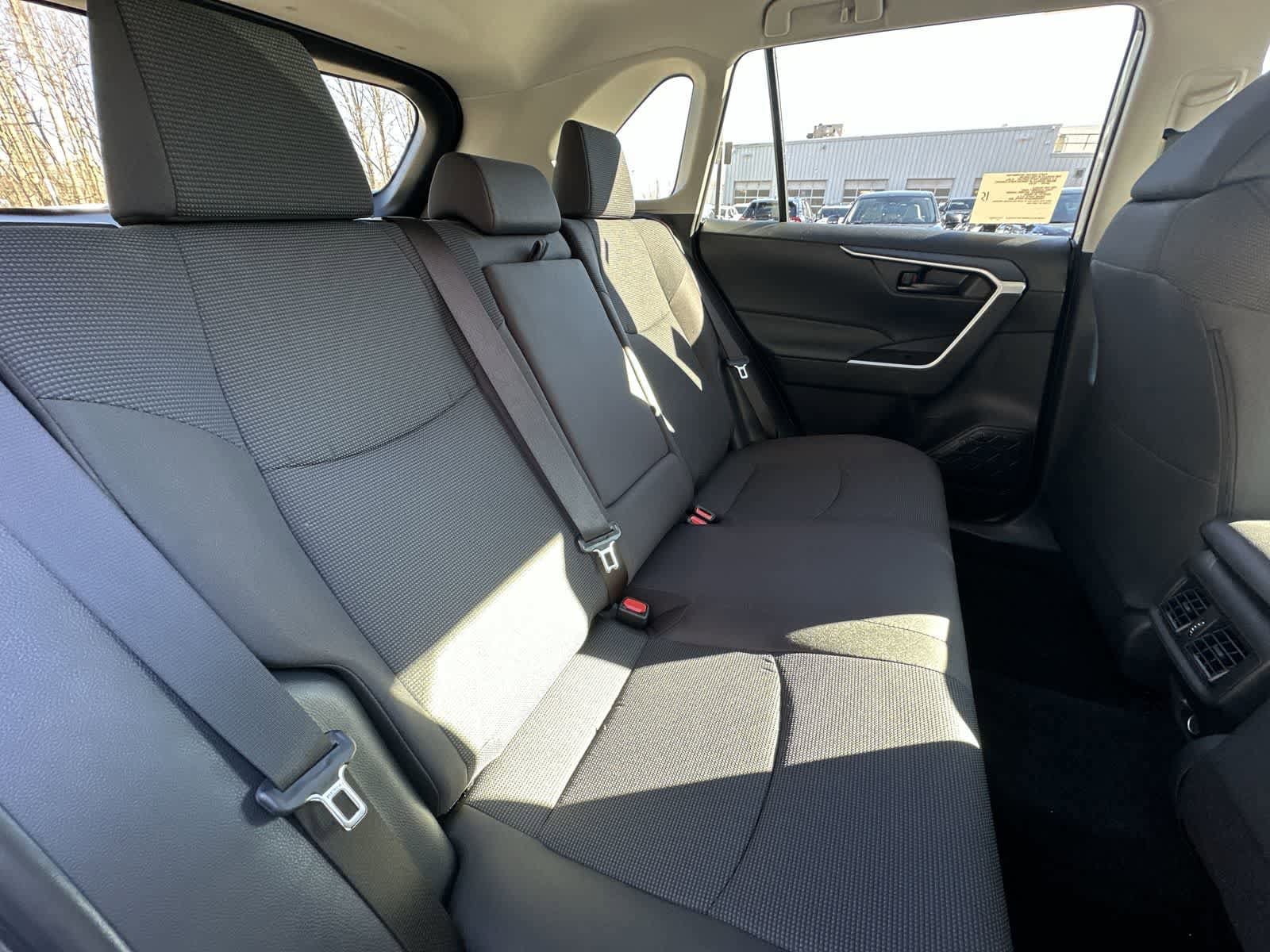 Thumbnail: 2025 Toyota RAV4 - 32