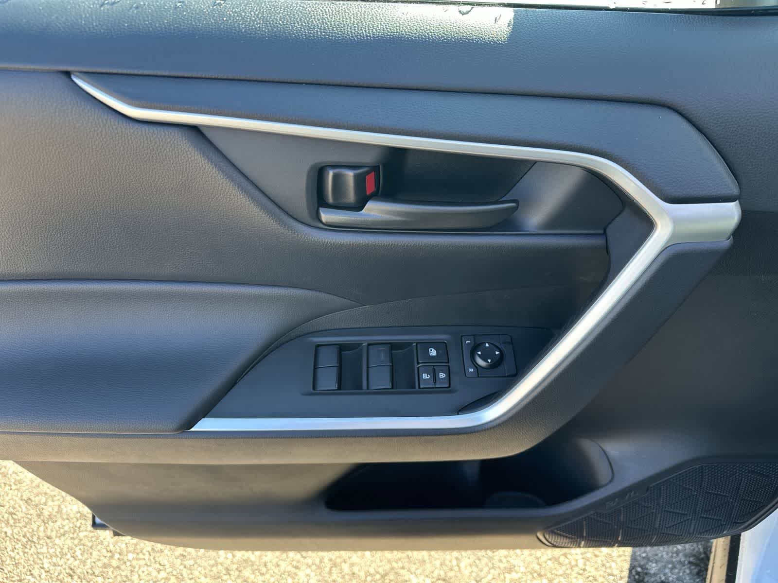 Thumbnail: 2025 Toyota RAV4 - 20