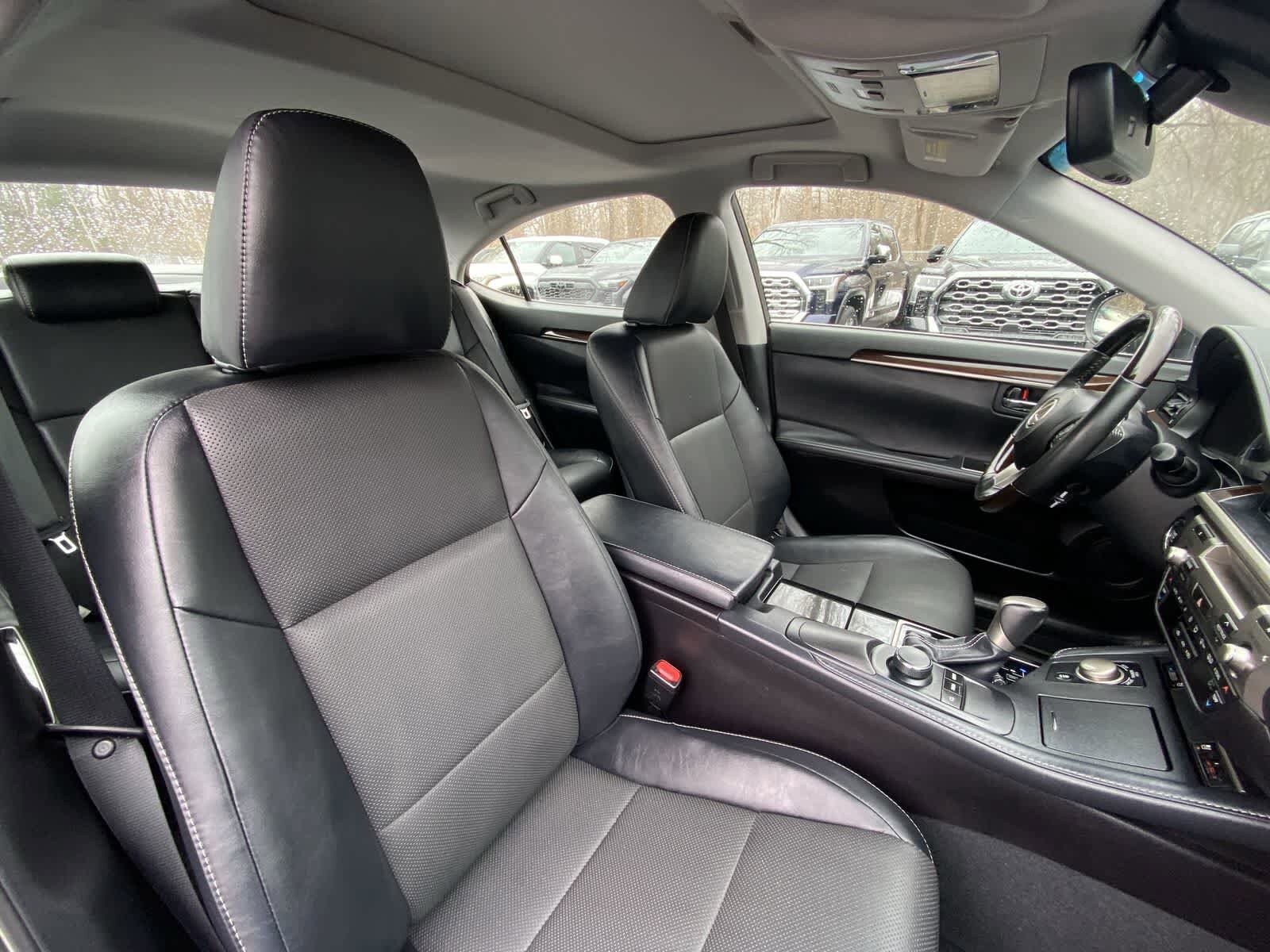 Thumbnail: 2018 Lexus ES - 25