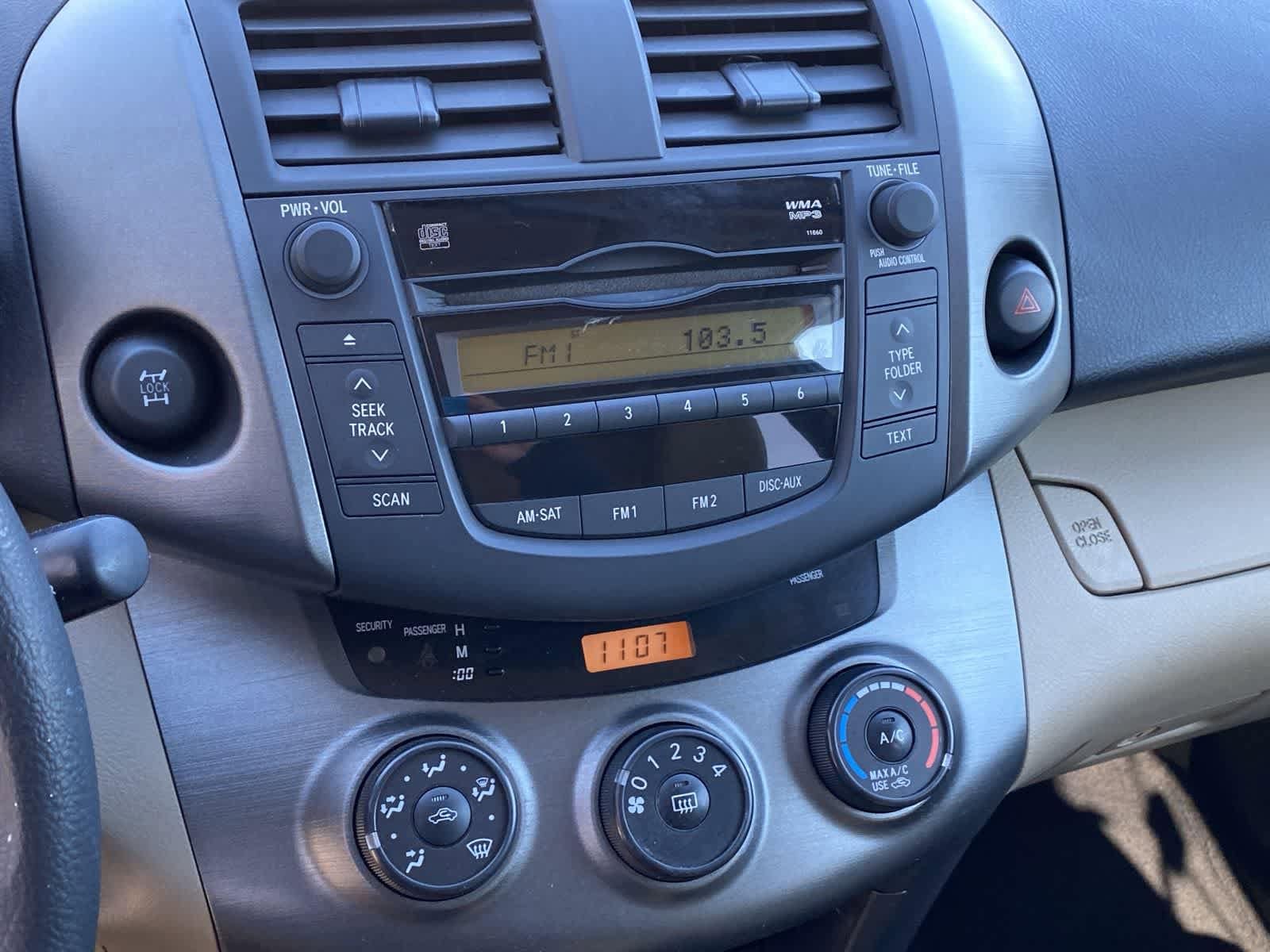 Thumbnail: 2011 Toyota RAV4 - 26