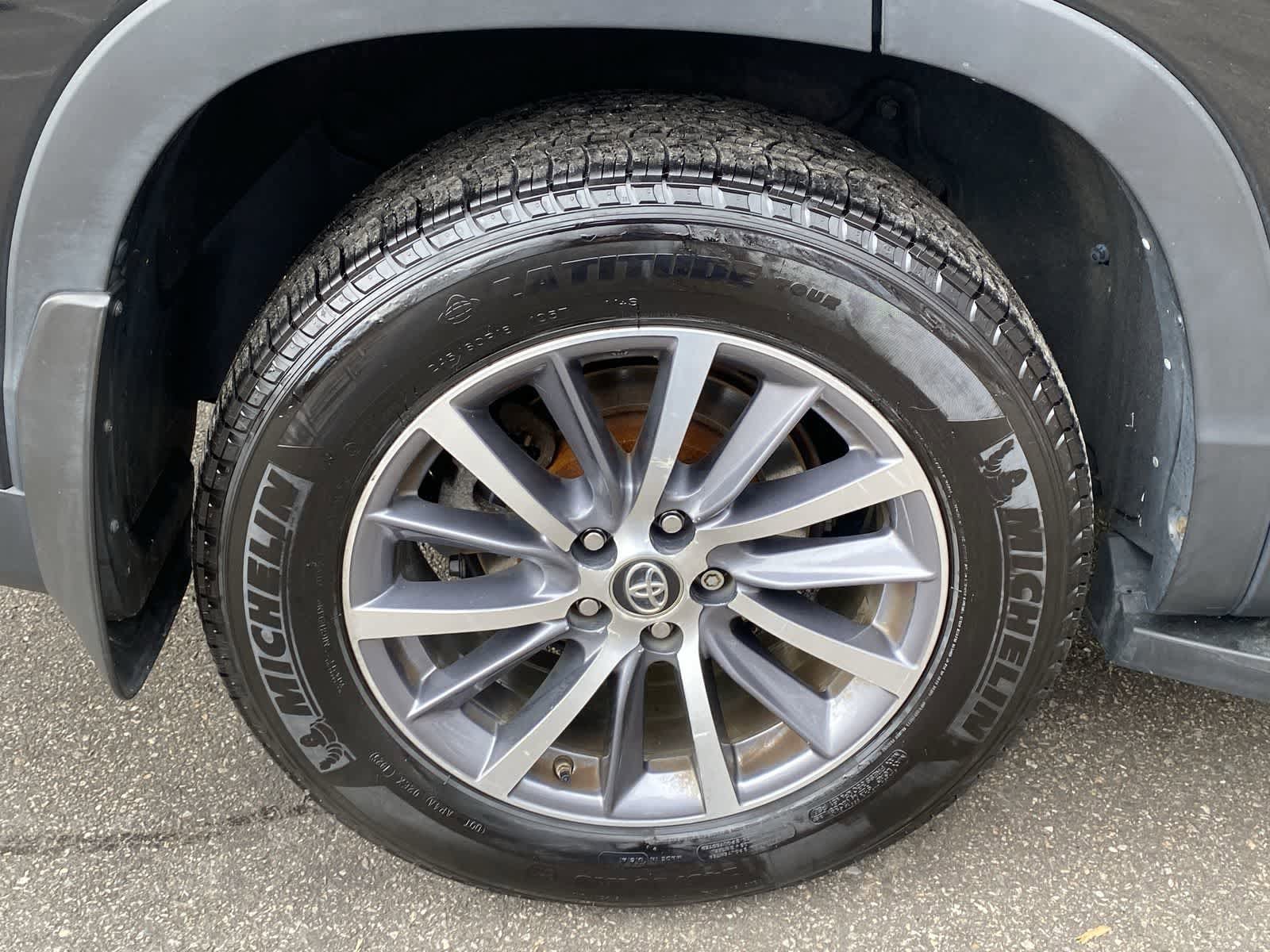 Thumbnail: 2019 Toyota Highlander - 19