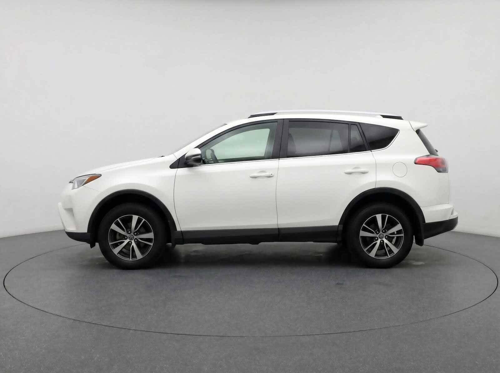 Thumbnail: 2016 Toyota RAV4 - 8