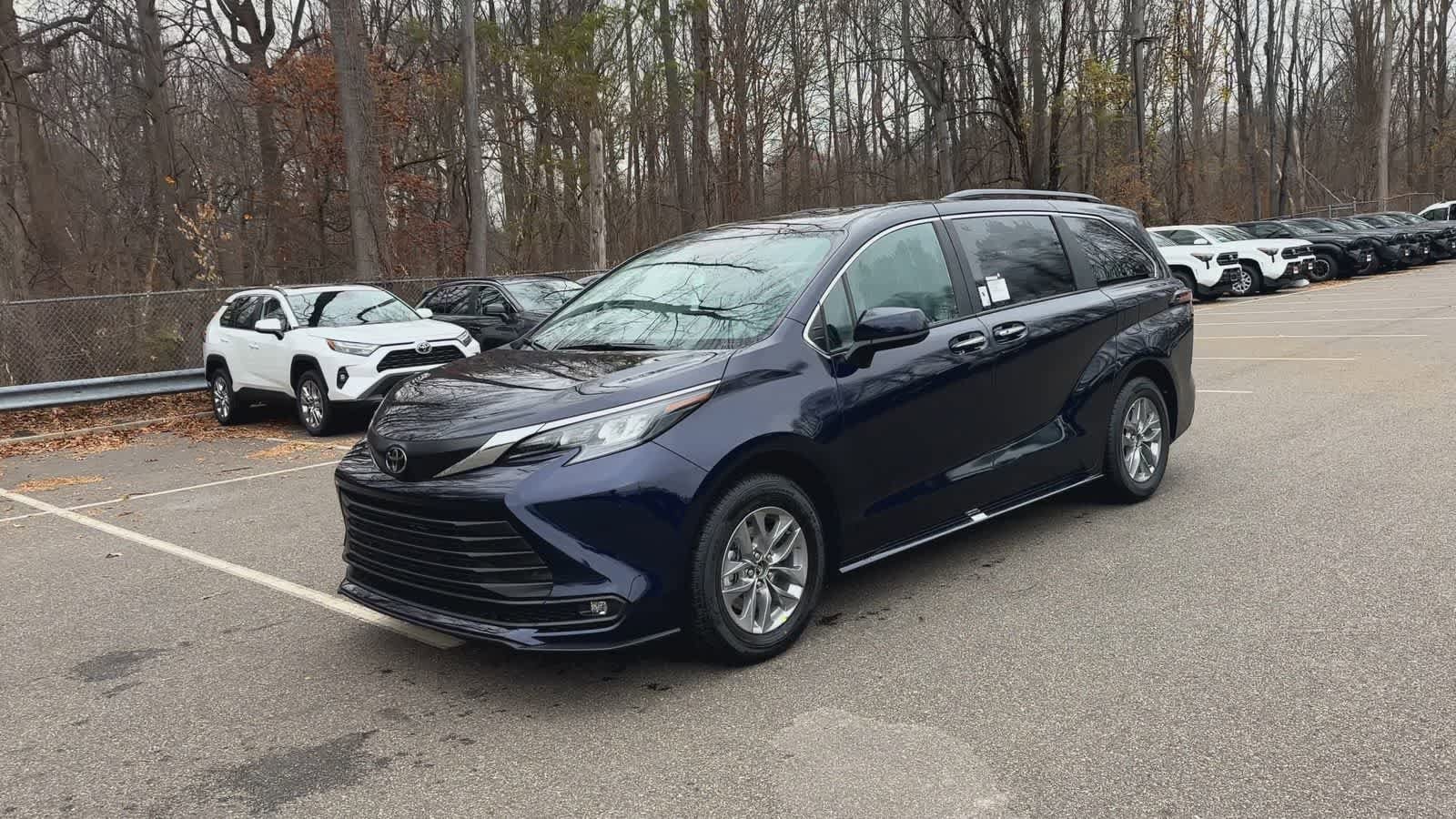 Thumbnail: 2026 Toyota Sienna - 4