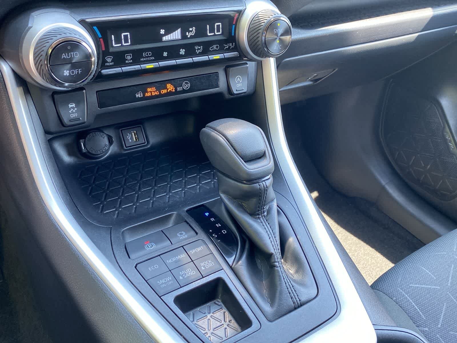 Thumbnail: 2025 Toyota RAV4 - 31