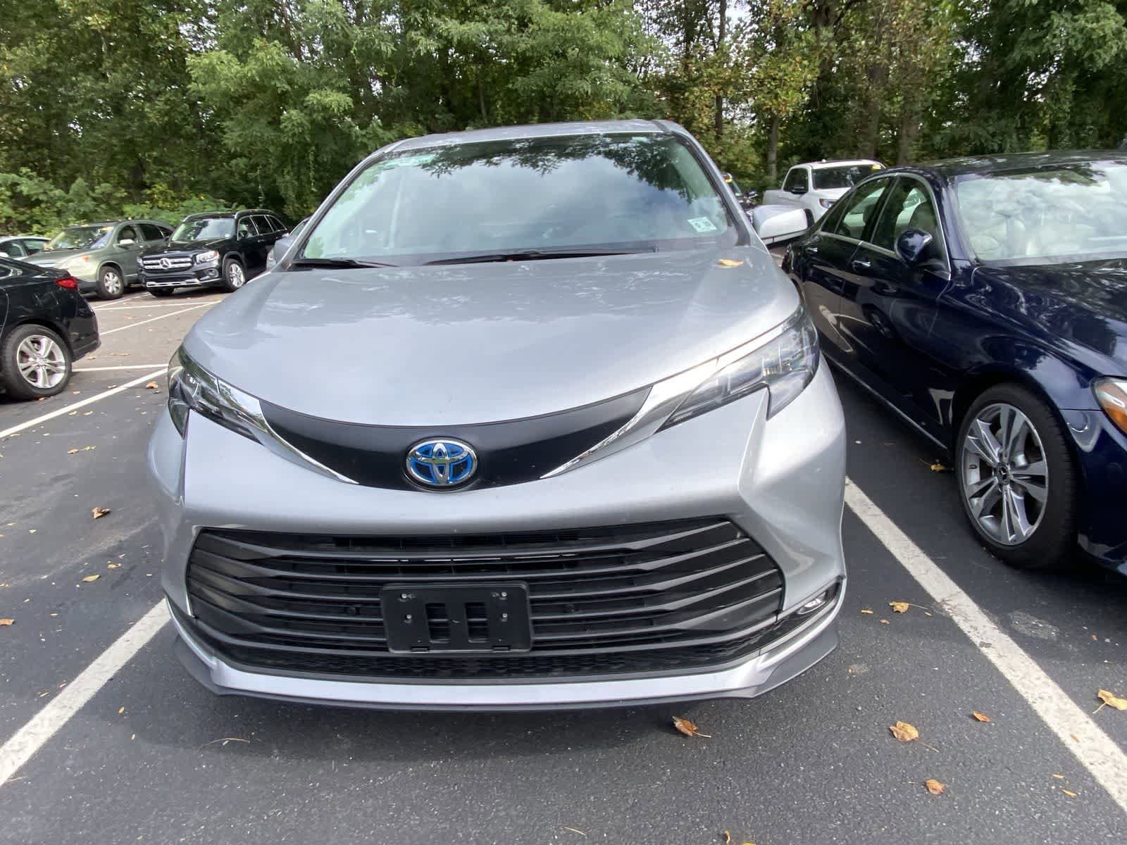 Thumbnail: 2025 Toyota Sienna - 2