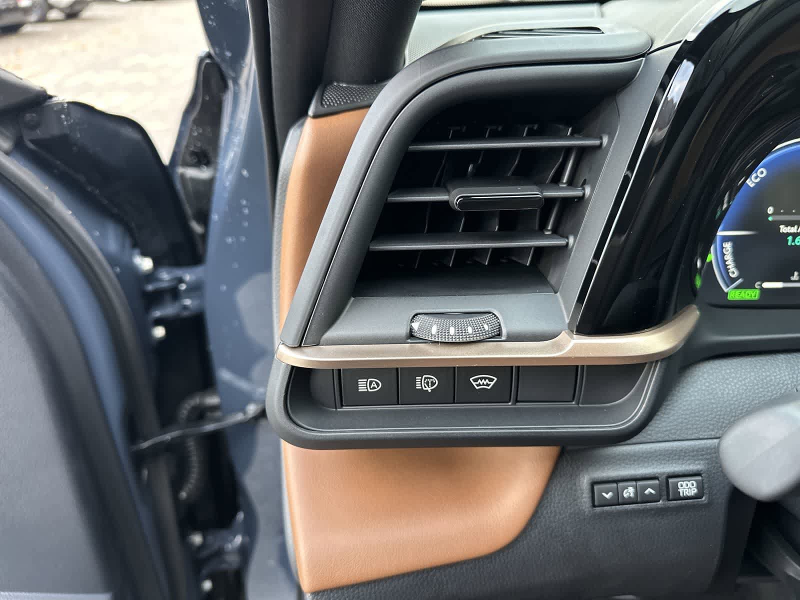 Thumbnail: 2025 Toyota Crown Signia - 18