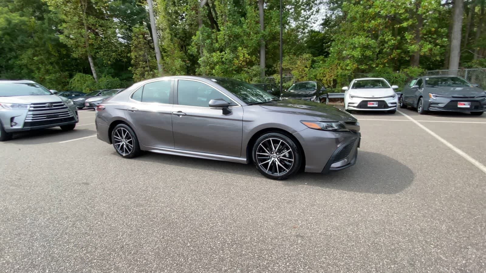 2023 Toyota Camry SE photo 4