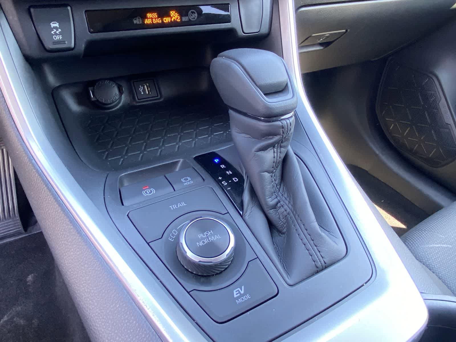 Thumbnail: 2025 Toyota RAV4 - 31