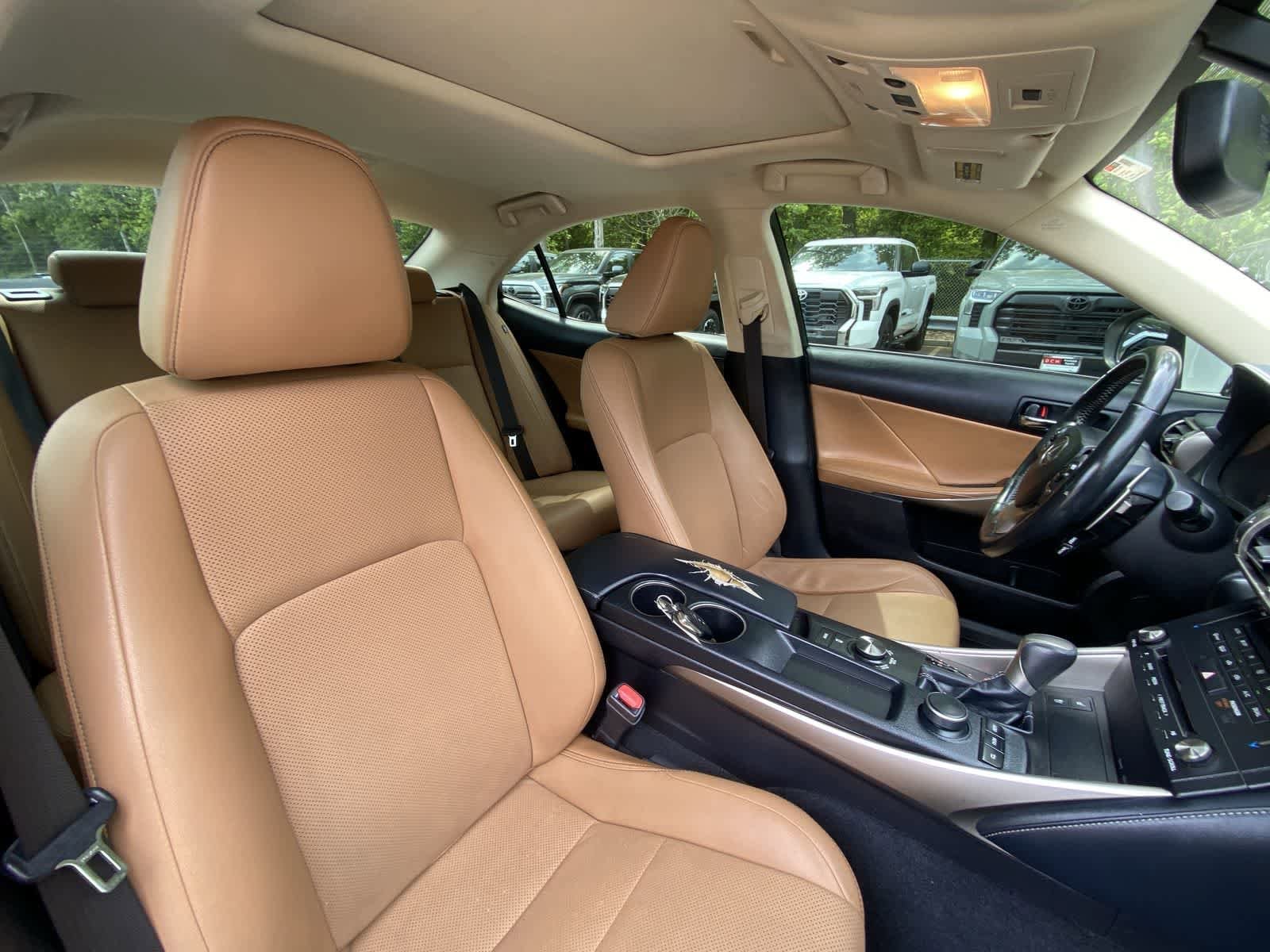 Thumbnail: 2015 Lexus IS - 22