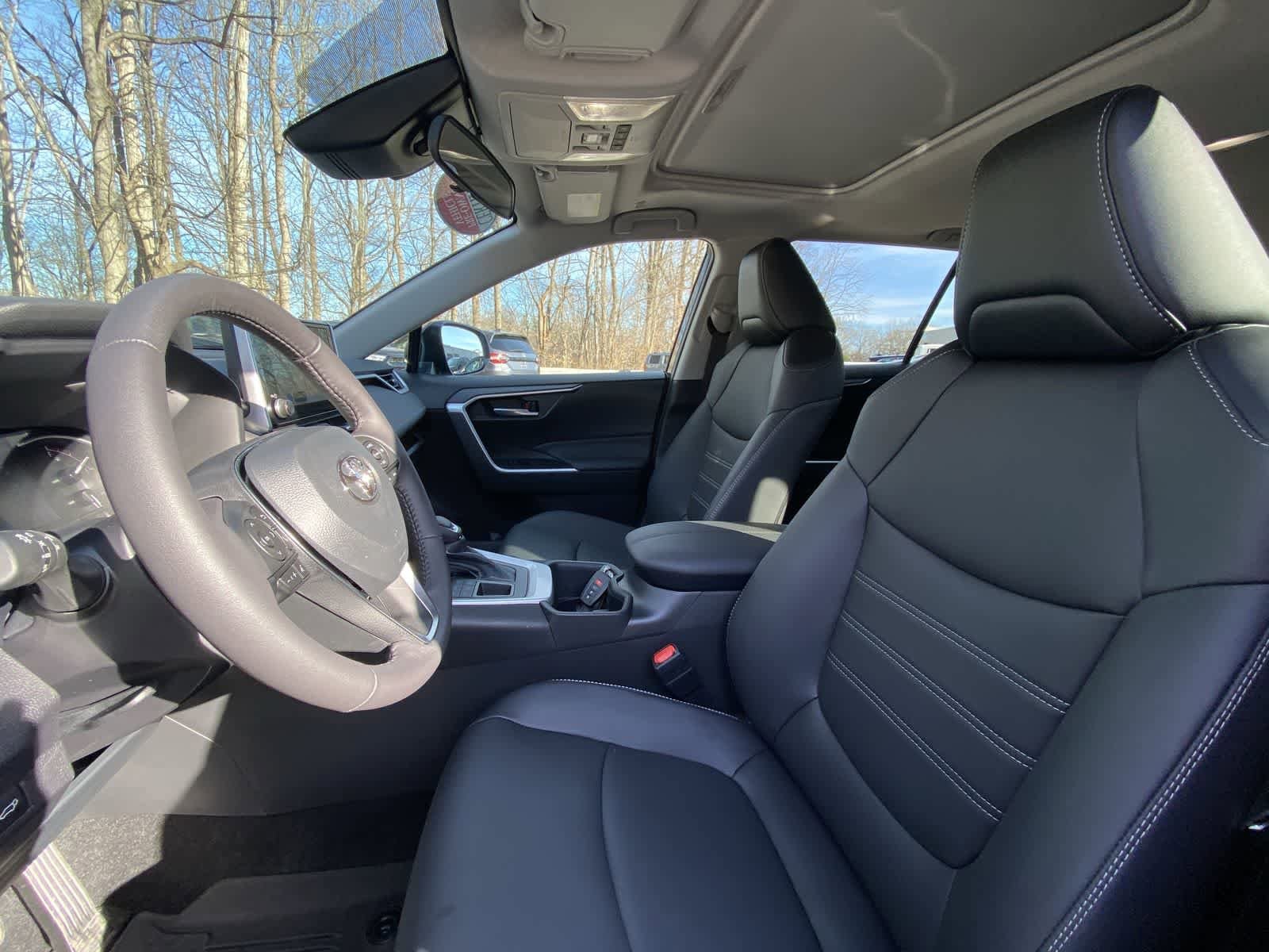 Thumbnail: 2025 Toyota RAV4 - 21