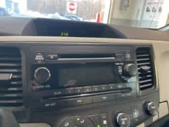 Thumbnail: 2013 Toyota Sienna - 21