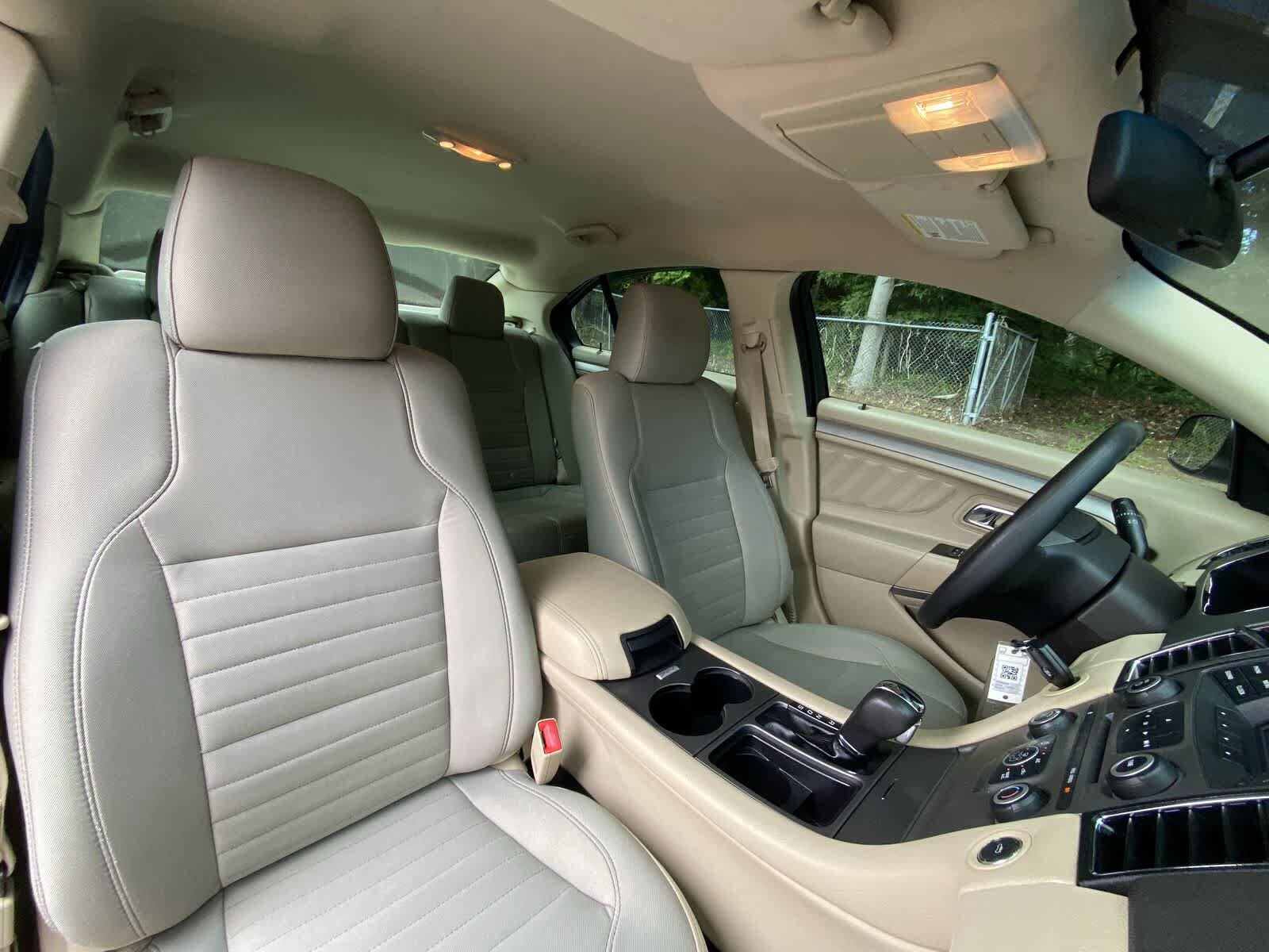 2019 Ford Taurus SE - Photo 25