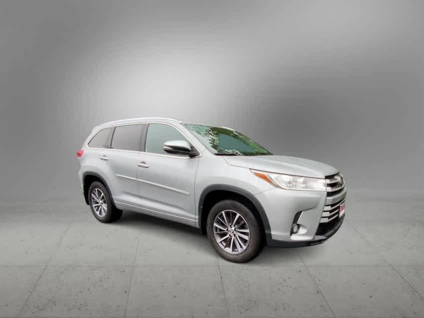 Thumbnail: 2018 Toyota Highlander - 2