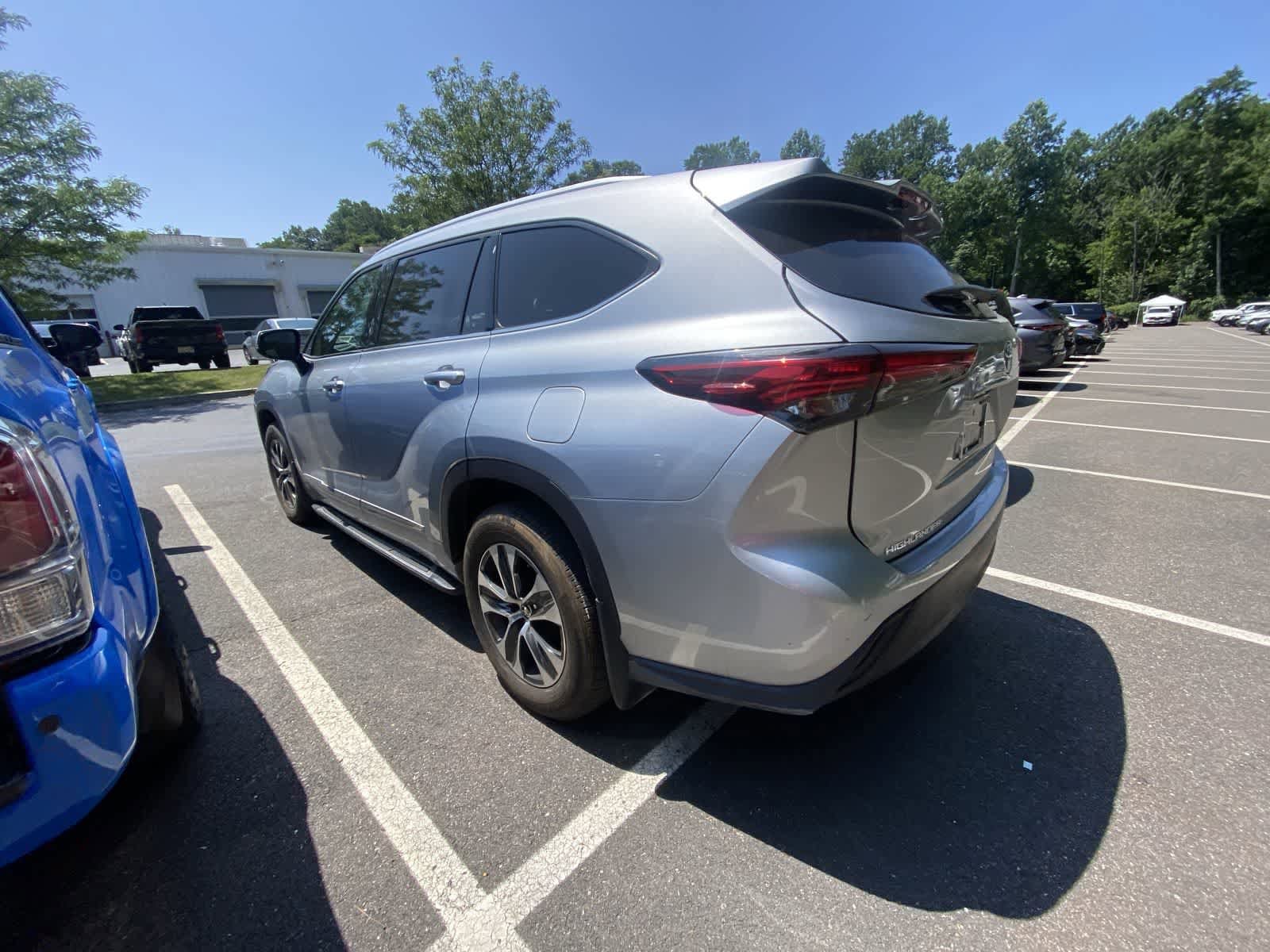 Thumbnail: 2022 Toyota Highlander - 10
