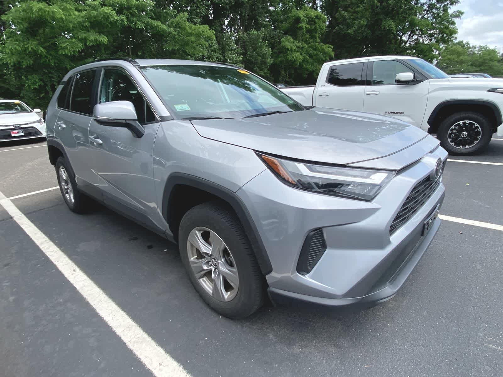 2023 Toyota RAV4 XLE 3