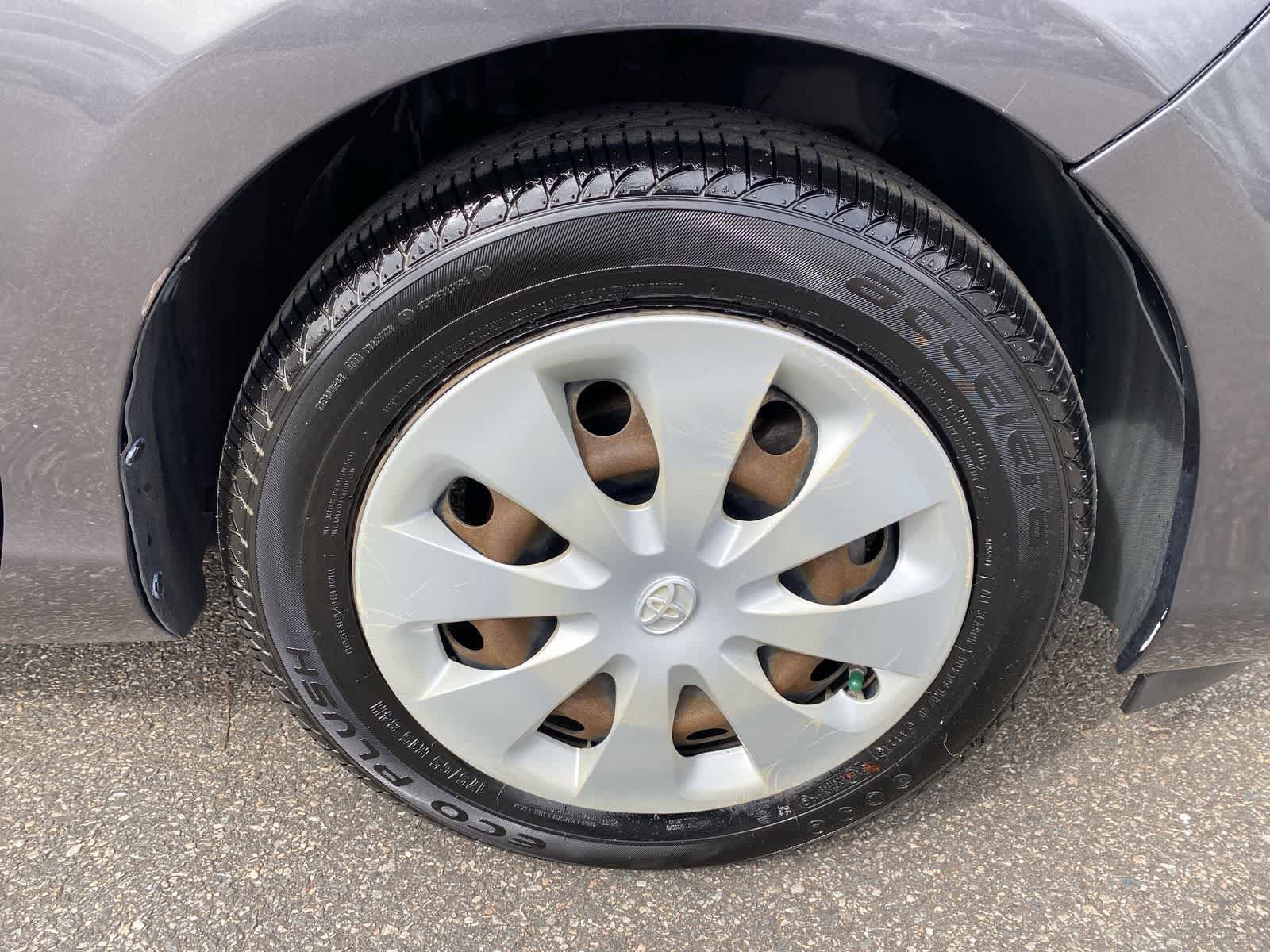 Thumbnail: 2012 Toyota Prius c - 17