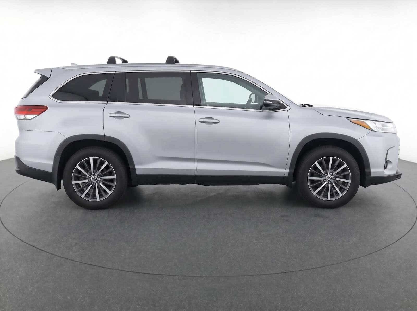 Thumbnail: 2019 Toyota Highlander - 8